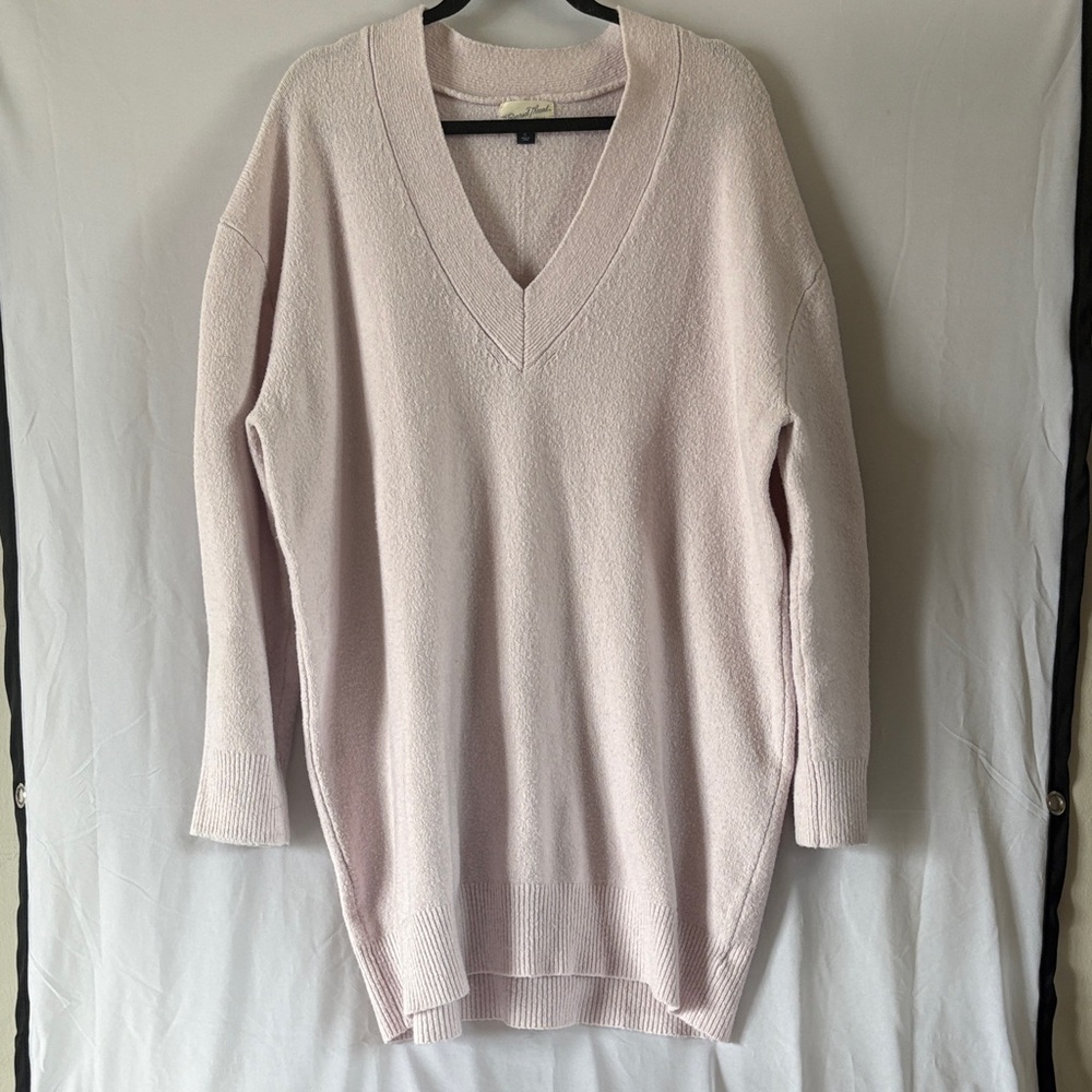 Universal Thread Light Blush V-Neck Longline Sweater